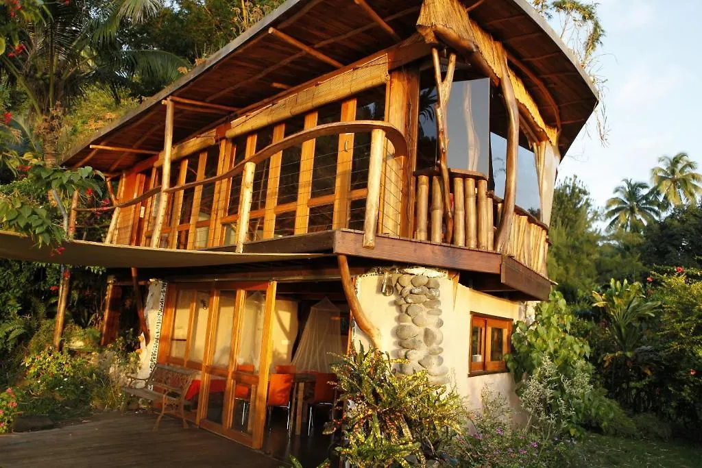 Vanira Lodge Teahupoo 4*,  French Polynesia