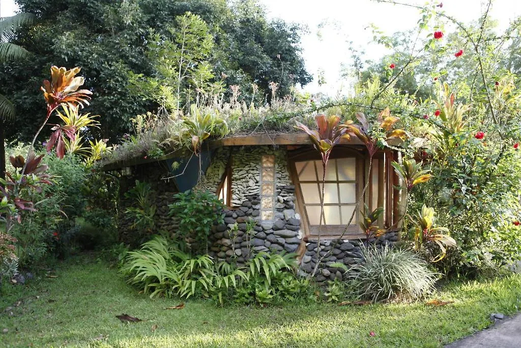 **** Guest house Vanira Lodge Teahupoo French Polynesia